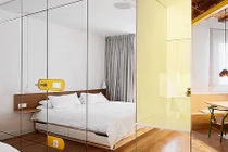 Nhà cũ lột xác hoàn toàn nhờ trang trí gương cực độc