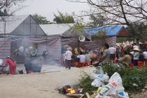 Tang thương nơi xóm nghèo của 3 thủy thủ chết ngạt trên tàu