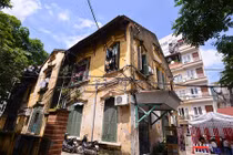 Hình ảnh khó tin những căn biệt thự cổ xuống cấp ở Hà Nội