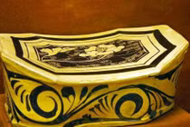 Tại sao gối cổ xưa làm bằng sứ và gỗ, cao và rất cứng?