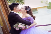 Lộ clip thử váy cưới siêu lung linh của Lâm Khánh Chi “đốn tim” fan