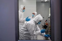 nCoV sản sinh 21 đột biến mới trong cơ thể một bệnh nhân HIV