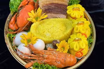 Mâm cúng Thần Tài tiền triệu ngập tôm hùm, cua biển