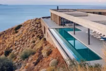 Ngôi nhà chạy bằng năng lượng mặt trời trên đỉnh đồi