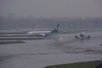 Tạm đóng cửa 2 sân bay Vinh, Thọ Xuân vì cơn bão số 7