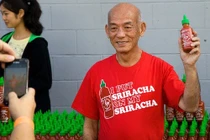 Ông chủ gốc Việt của tương ớt Sriracha bị thu hồi tại Úc là ai?
