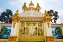 Lóa mắt những tòa lâu đài mạ vàng của đại gia tỉnh lẻ