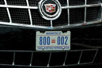 Giải nghĩa dòng chữ bí ẩn trên biển số xe Tổng thống Mỹ 