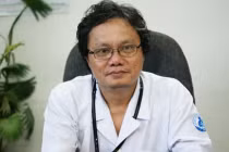 BS Trương Hữu Khanh chỉ việc cha mẹ cần làm khi con thành F0