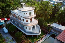 Chiêm ngưỡng ngôi nhà du thuyền 5 tỷ của lão nông miền Tây