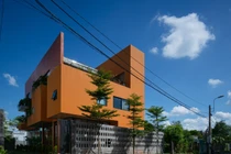 Báo ngoại tấm tắc khen ngôi nhà “tuy hai mà một” giữa Sài Gòn