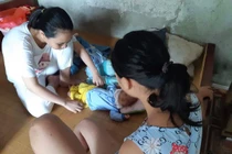 Nữ sinh 15 tuổi bị bố ép quan hệ có con: Nữ sinh bị mù lòa