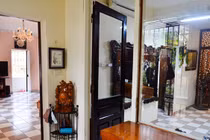 Có gì trong căn hộ tập thể giữa phố cổ rao bán 8,5 tỷ đang gây sốt?