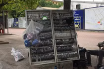 Tràn lan kính râm giá rẻ... người tiêu dùng coi chừng “tiền mất tật mang”