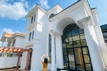 Ngó “bạch dinh” mới tậu hậu ly hôn của Lệ Quyên