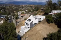 Ngôi nhà ngập nắng nhờ thiết kế gấp khúc cực lạ