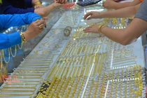 Giá vàng hôm nay 5/10: Vọt lên khi cổ phiếu quốc tế “đỏ” sàn