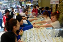 Bên trong khu chợ bán vàng “bình dân” độc nhất Sài Gòn