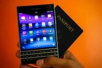 Nhìn lại các đời điện thoại BlackBerry từng gây sốt