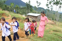 Ngày 20/11 ở điểm trường chỉ có 2 cô giáo, 34 học sinh tít trên núi cao