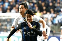 Công Phượng mất chỗ Incheon United: Thầy chê, đồng đội quay lưng...