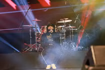 Sơn Tùng M-TP che kín mít đi tổng duyệt đêm nhạc mừng 8/3