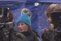 Triệu Vy gây sốc với mặt mộc già nua, phì phèo thuốc lá