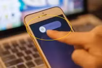 Có nên tắt điện thoại trước khi đi ngủ? Rất nhiều người đã làm sai