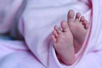 Bé trai Ấn Độ "sống lại" ngay trước khi bị hỏa táng