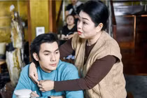 Thanh Tú mượn áo mẹ lái xe đến quay phim Đừng làm mẹ cáu 