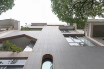 Ngôi nhà thiết kế nhiều mái vòm và cửa sổ ở Nam Định báo Mỹ khen ngợi