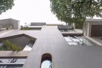 Ngôi nhà thiết kế nhiều mái vòm và cửa sổ ở Nam Định báo Mỹ khen ngợi