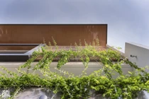 Nhà ống 5 phòng ngủ, có cả gara ô tô ngập tràn ánh sáng 