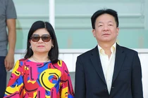 Chân dung người vợ tào khang đứng sau thành công của bầu Hiển