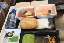 Có gì trong khoang hạng nhất máy bay giá 700 triệu/vé? 