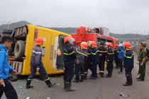 Lật xe khách Đà Nẵng: Tài xế vừa lái vừa nhắn tin điện thoại?