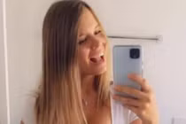 Bà mẹ mặc bikini khoe bụng phẳng khi mang bầu gây ngỡ ngàng