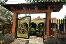 "Đột nhập" ngôi nhà chứa hơn 100 báu vật của đại gia miền Tây