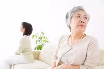 Vừa sinh 3 tuần, sáng nào mẹ chồng cũng bắt làm việc vô lý