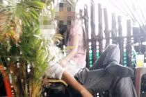 Hai quán cà phê có nhân viên kích dục cho khách