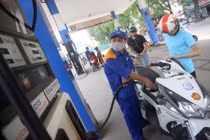 Chiều nay, giá xăng có thể giảm mạnh?