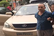 Ngày làm Tổng Giám đốc, tối lái xe Lexus đi ăn trộm