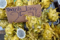 "Hãi hùng" sự thật loại thanh long vàng bán rẻ đầy đường