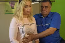 Video: Dị nhân nam châm hút tất cả các đồ vật bằng kim loại