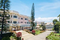 Tổ hợp khách sạn của Dương Trương Thiên Lý ra sao trước báo lỗ 100 tỷ?