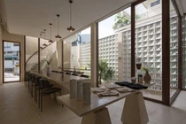 Choáng ngợp nhà cổ cải tạo thành quán cà phê thanh lịch giữa Sài Gòn