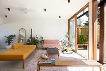 "Hô biến" nhà để xe bỏ hoang thành căn nhà xinh đẹp