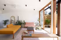 "Hô biến" nhà để xe bỏ hoang thành căn nhà xinh đẹp