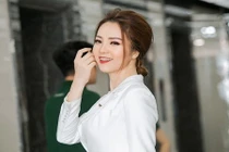 Á hậu Thụy Vân: "Không hiểu sao người ta đồn tôi bỏ chồng"