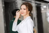 Á hậu Thụy Vân: "Không hiểu sao người ta đồn tôi bỏ chồng"